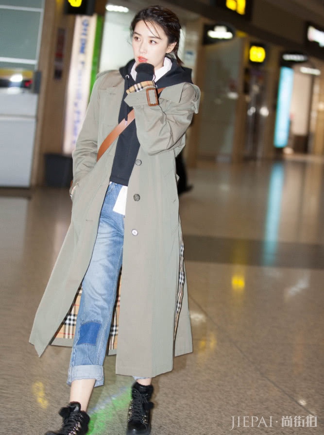 阚清子裤子加“补丁”还卷得老高,又不是农民!