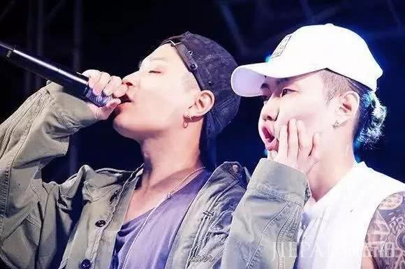 拥有一张爱豆的脸?把辞职信写成RAP!用自己的名字变成神曲