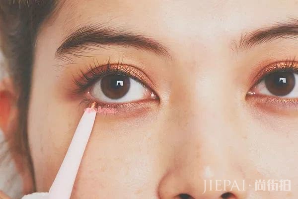 学会眼影×眼线的实用组合 教你一步步打造最潮眼妆