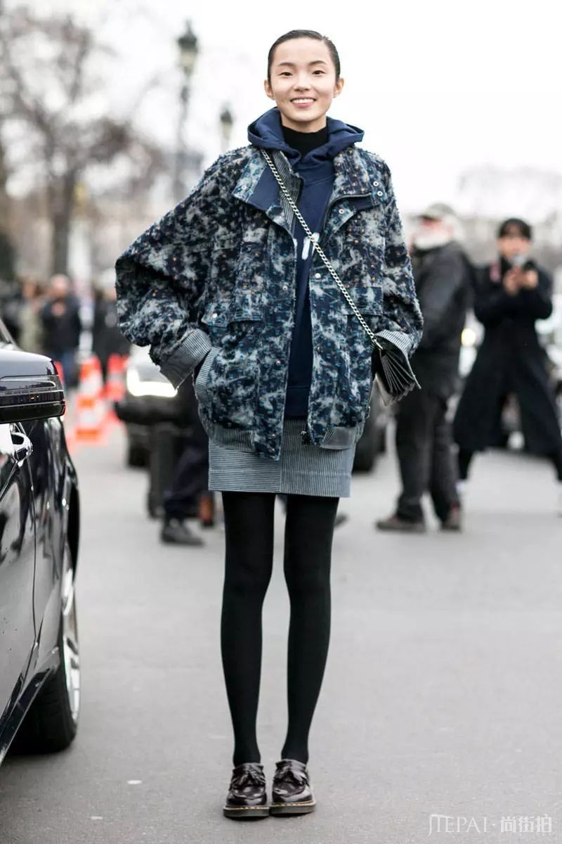 怕冬天穿衣服太臃肿？就选这四个颜色！