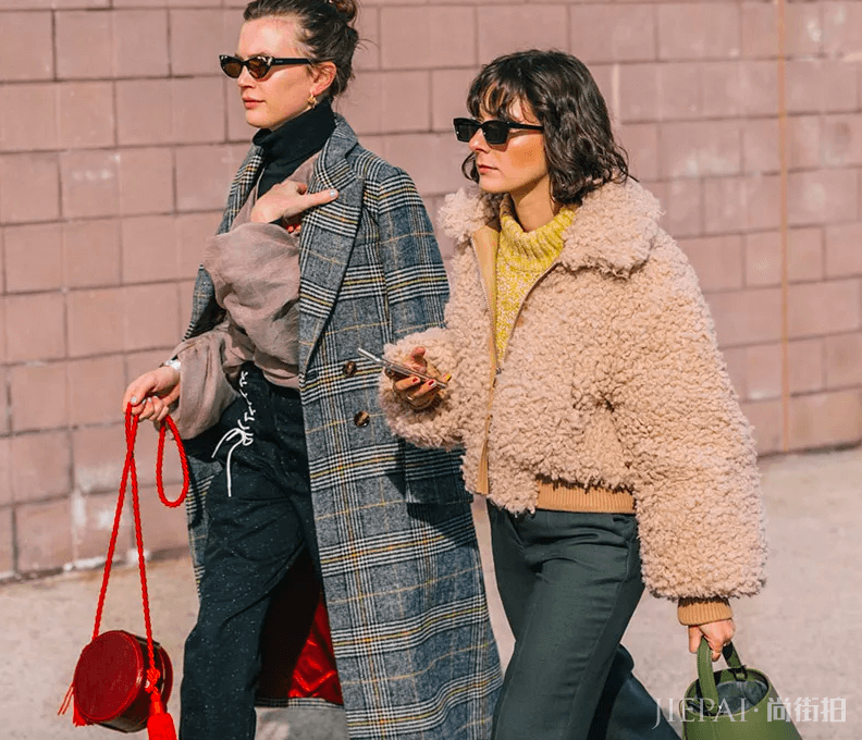 羊羔毛外套，怎么搭配才不显得“肿”？