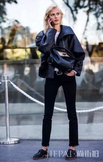 小姐姐，你穿皮衣的样子好好看