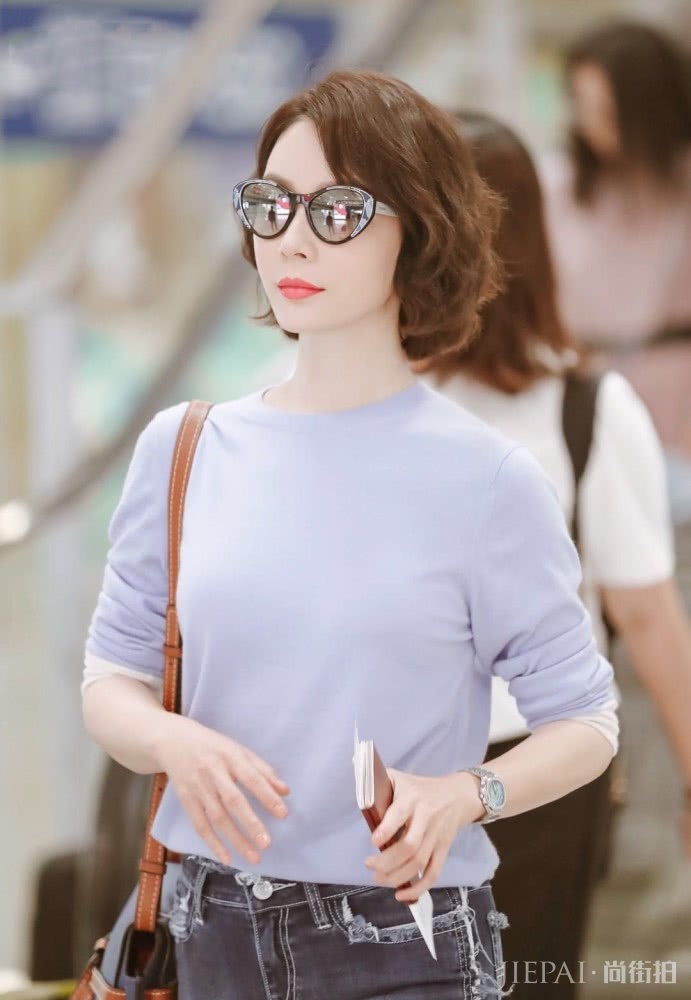 陈数用短卷发了直接减龄10岁,这款减龄发型看了也想剪