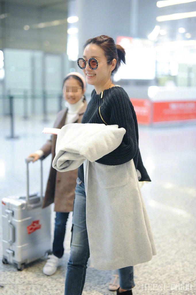 马伊琍换发型大变样,扎高马尾年轻10岁