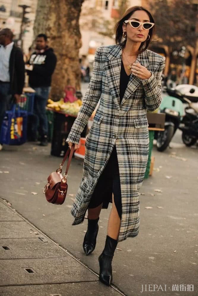 大衣+短靴=入冬最时髦方式！一起来看看本期欧美潮人街拍吧