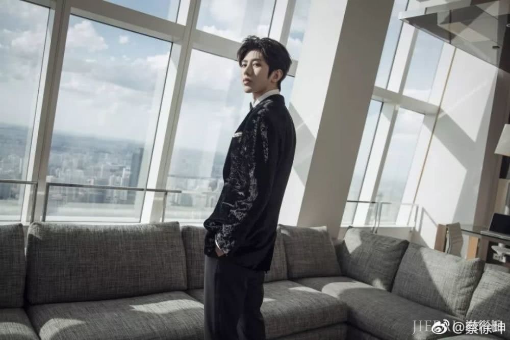 你不理解为什么有人粉蔡徐坤,就像你爸当年不理解你追周杰伦