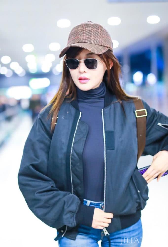 张天爱不惧严寒秀脚踝，看得只想送秋裤