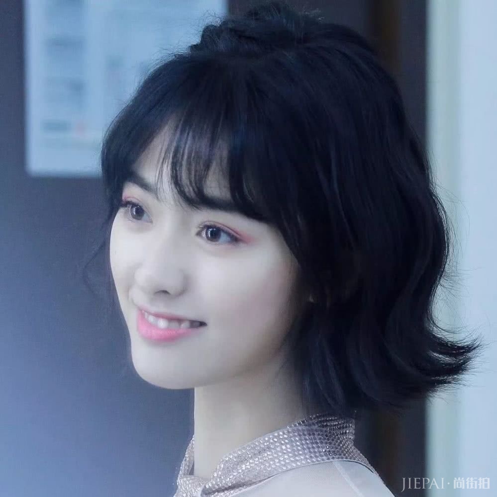 沈月瘦没瘦我不知道，但这款发型真的挺显瘦！