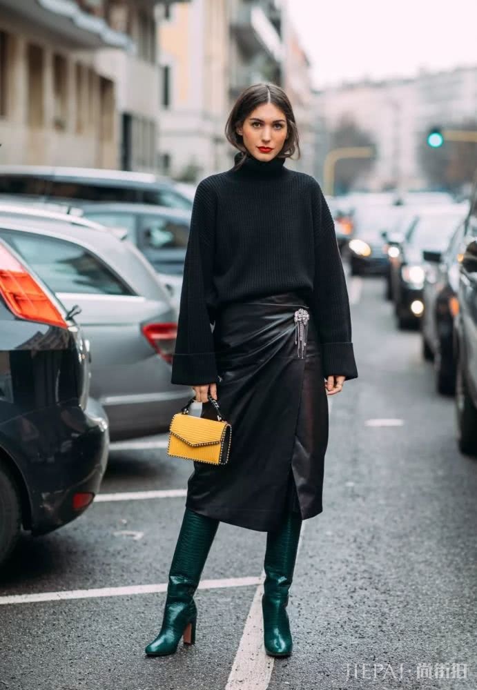 能穿一整个秋冬的针织衫 这么搭最时髦