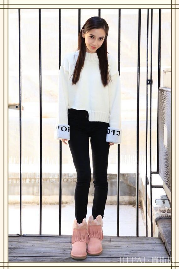 杨颖穿一字肩长裙秀逆天锁骨,网友:这深度可以养金鱼了