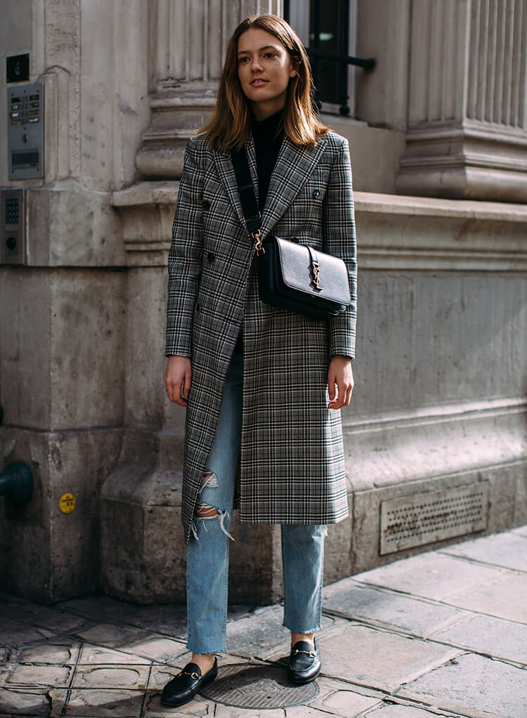 这个冬天时尚百搭灰色大衣必不可少！