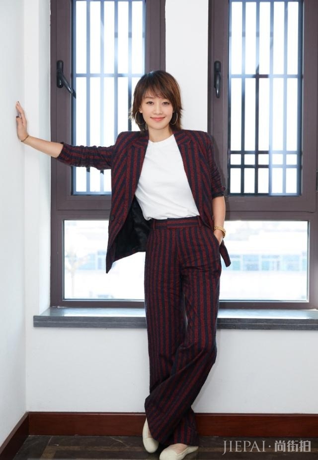 马伊琍长发刘海，气质都跟着变少女！