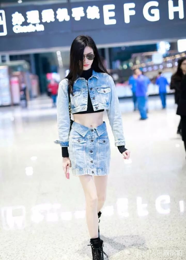 奚梦瑶把衣服穿在了腿上，网友：坐下太尴尬!