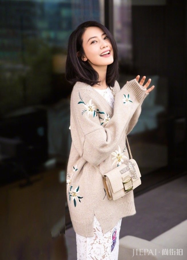 针织衫+半裙，2018初冬最显瘦的叠穿套路！