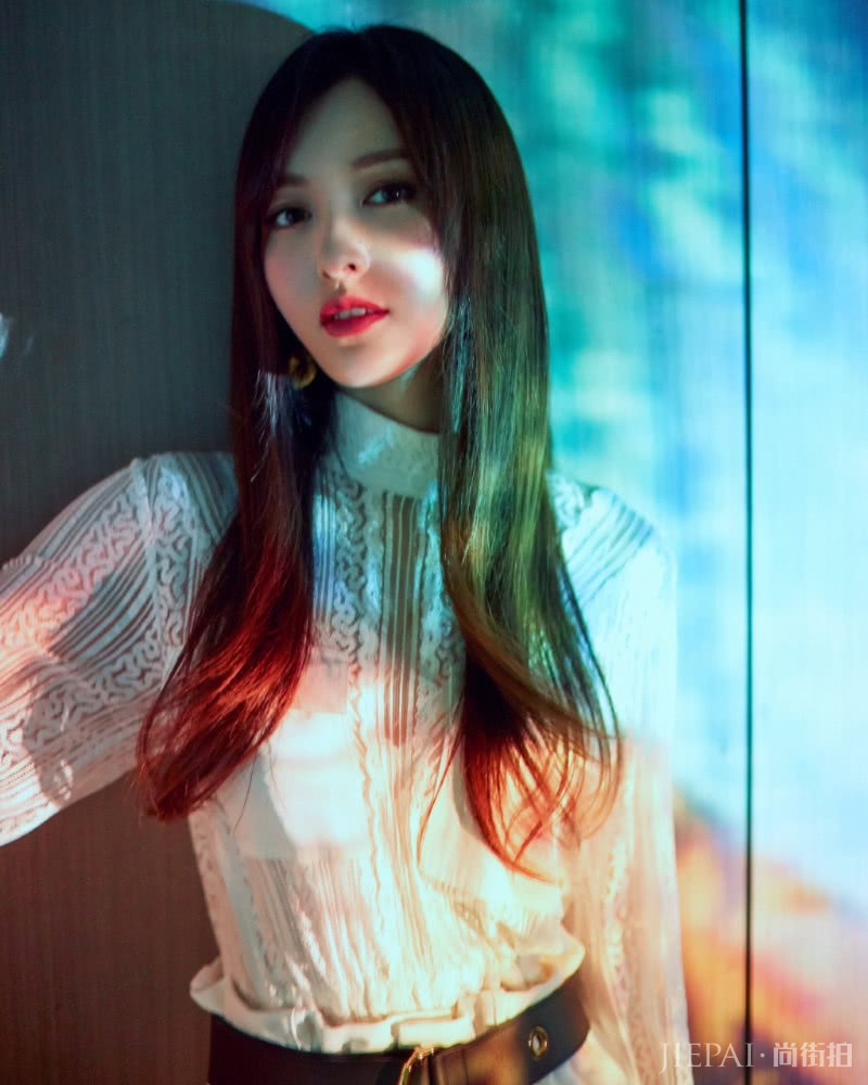 唐嫣婚后发型更酷了!换款披肩直发满满的女人味,美得差点认不出