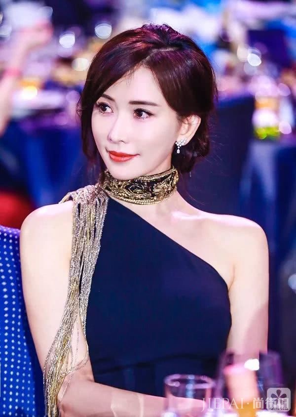 林志玲和baby同框毫不输阵，不老神话是怎样炼成的