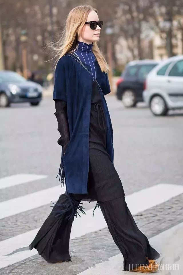 这个冬天流行在裙子里穿裤子？是的！