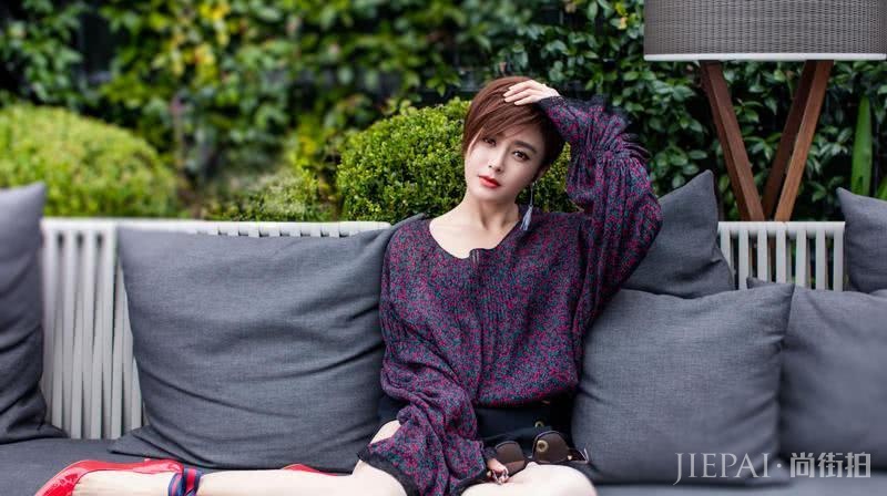 37岁秦岚8套礼服尽显魅力,每套都展现S型身材 女人味十足