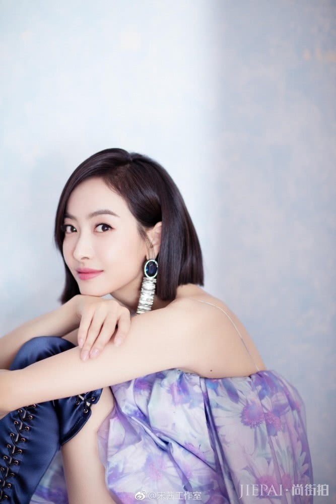 宋茜剪了齐肩短发,衣服品味直线上升,这款波波头短发发型没爆了