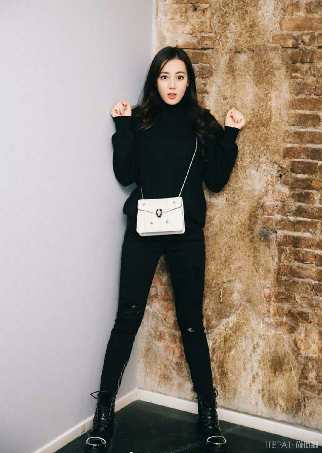 帅气显高的马丁靴，怎么搭裤子才时髦？