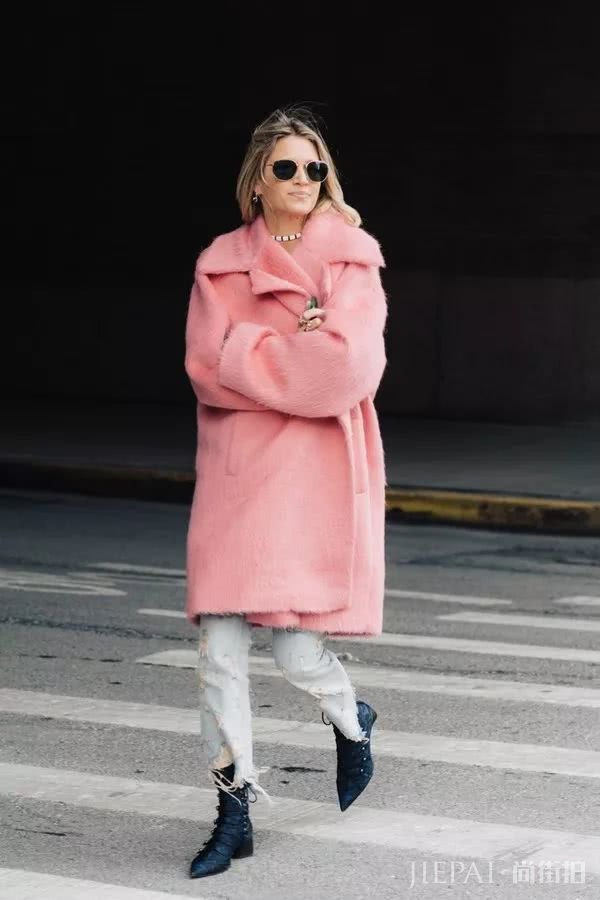 大衣+短靴=入冬最时髦方式！一起来看看本期欧美潮人街拍吧