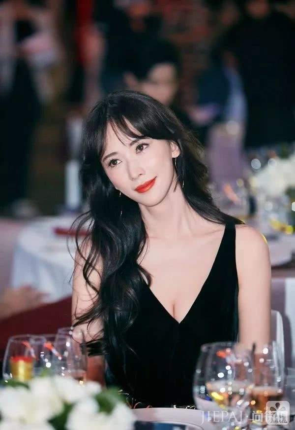 林志玲和baby同框毫不输阵，不老神话是怎样炼成的