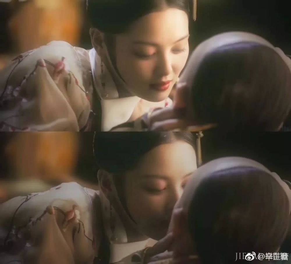 辛芷蕾的手机壳上,大写着“老子会火”。