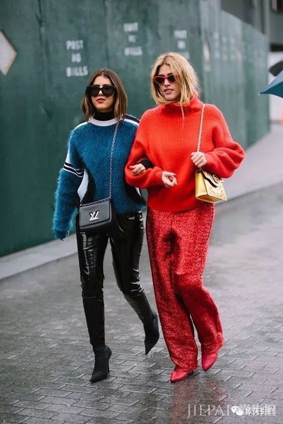 欧美街拍 秋冬穿搭彩色毛衣不能少！