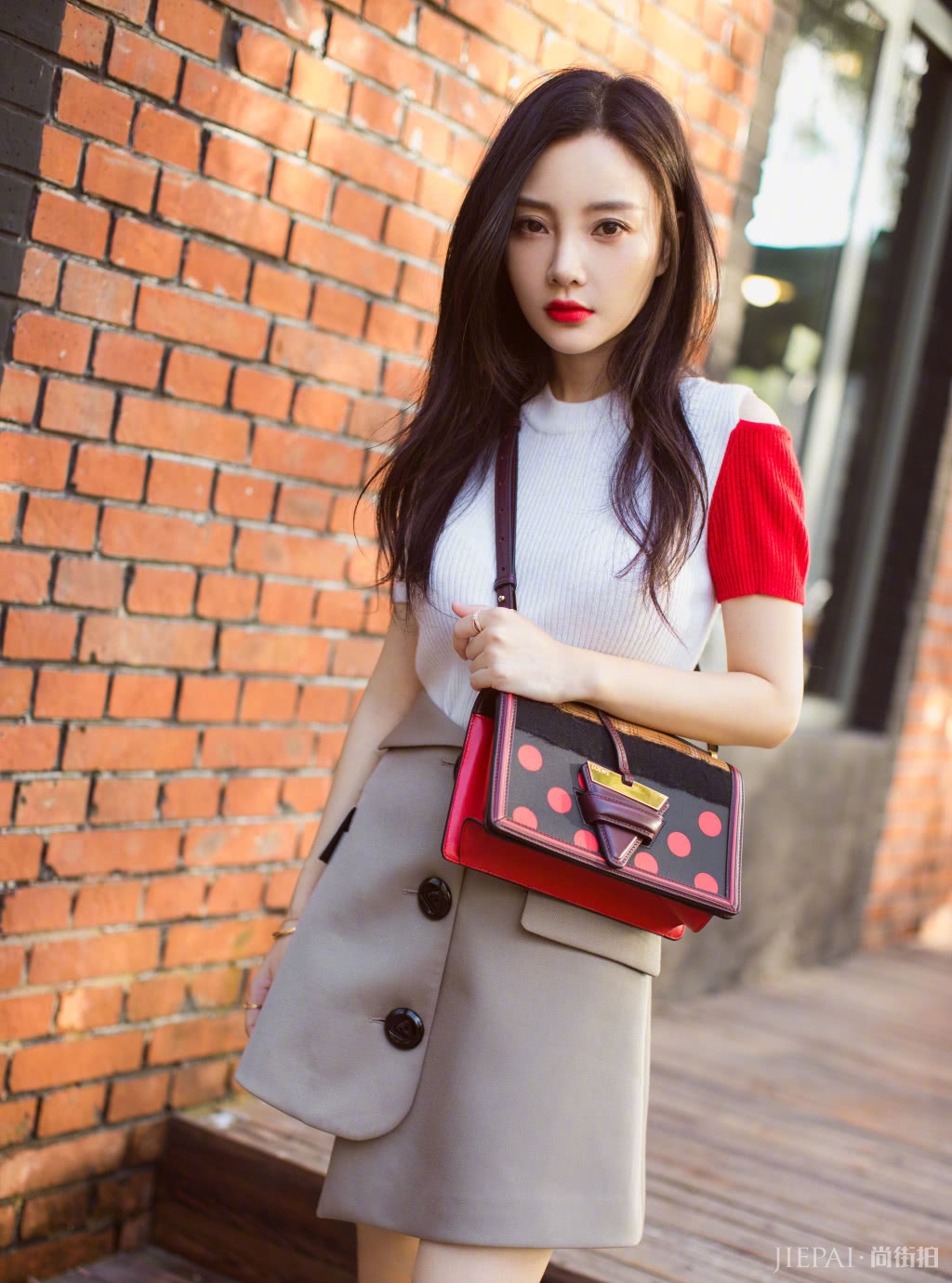 李小璐换新发型,青春靓丽魅力十足,秒变成17岁少女