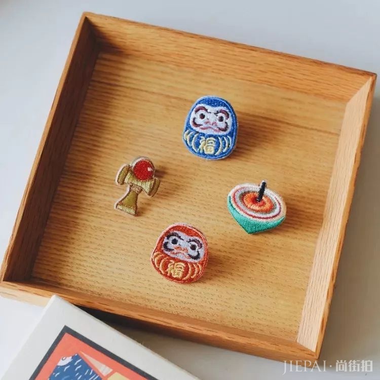 选对了配饰，衣服看起来比平常贵百倍！