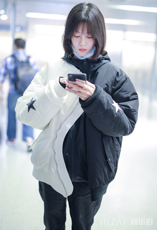 李溪芮厉害了!为博眼球竟变身“道系少女”,把太极图穿在了身上