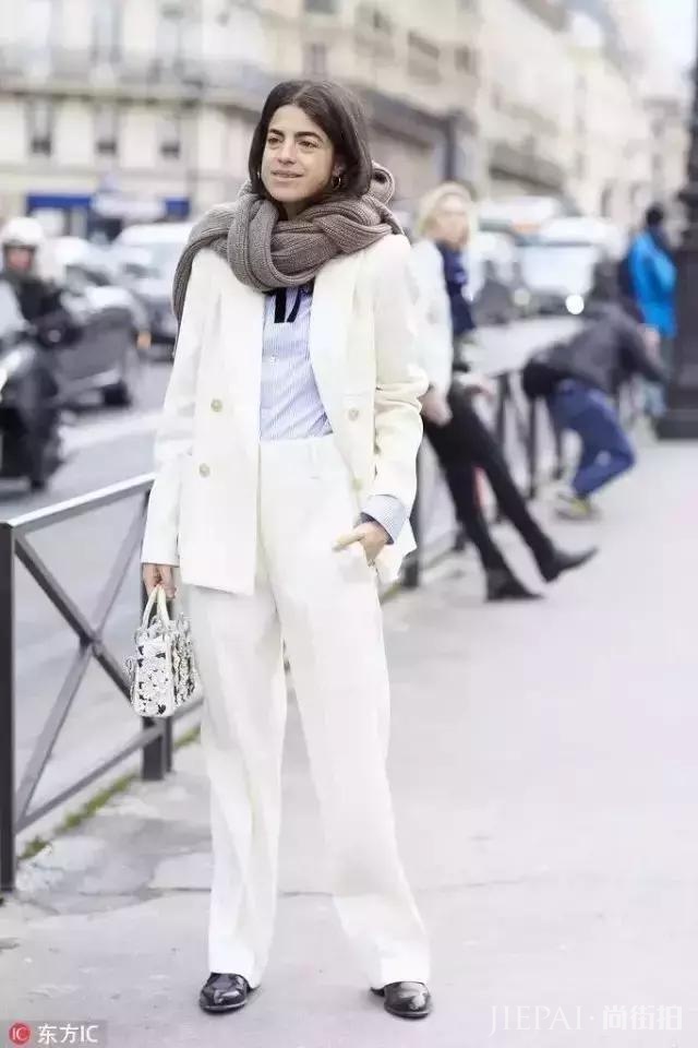 毛衣都穿错了，这样穿，才最时髦！