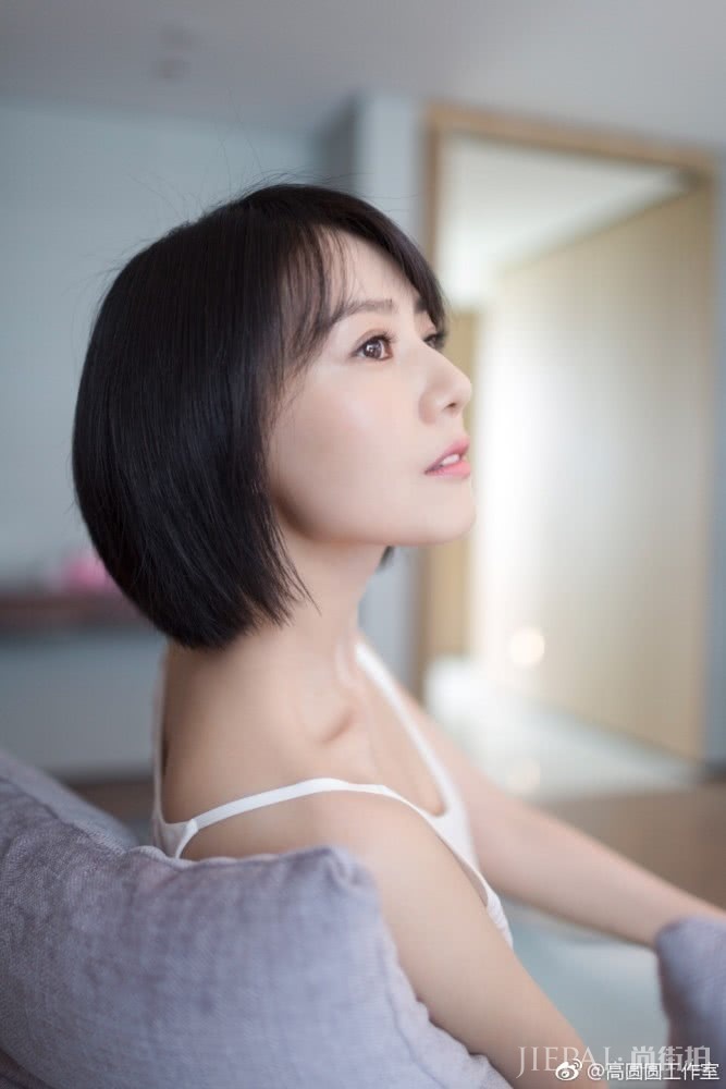 高圆圆剪掉10年长发，被她波波头惊艳了