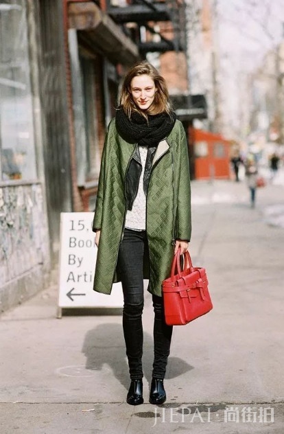 围巾搭配大衣今年流行这样搭，美翻天了