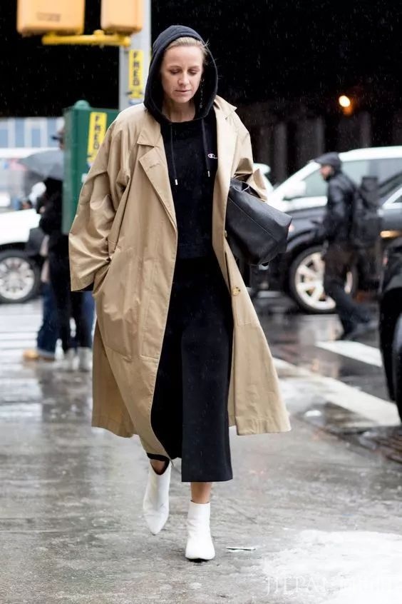 还在穿小白鞋？烂大街了，现在是时候来一双短靴了