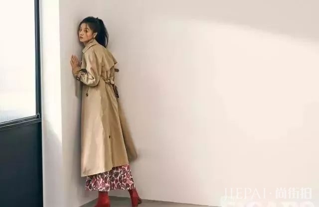 风衣搭裙子，居然可以这么美！