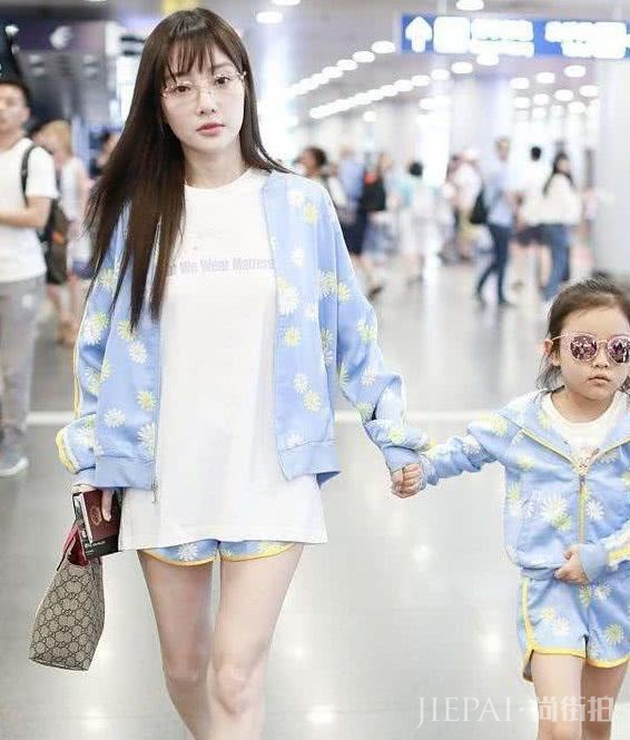 李小璐最新近况曝光，做了头发模样大变，网友贾乃亮看了都认不出