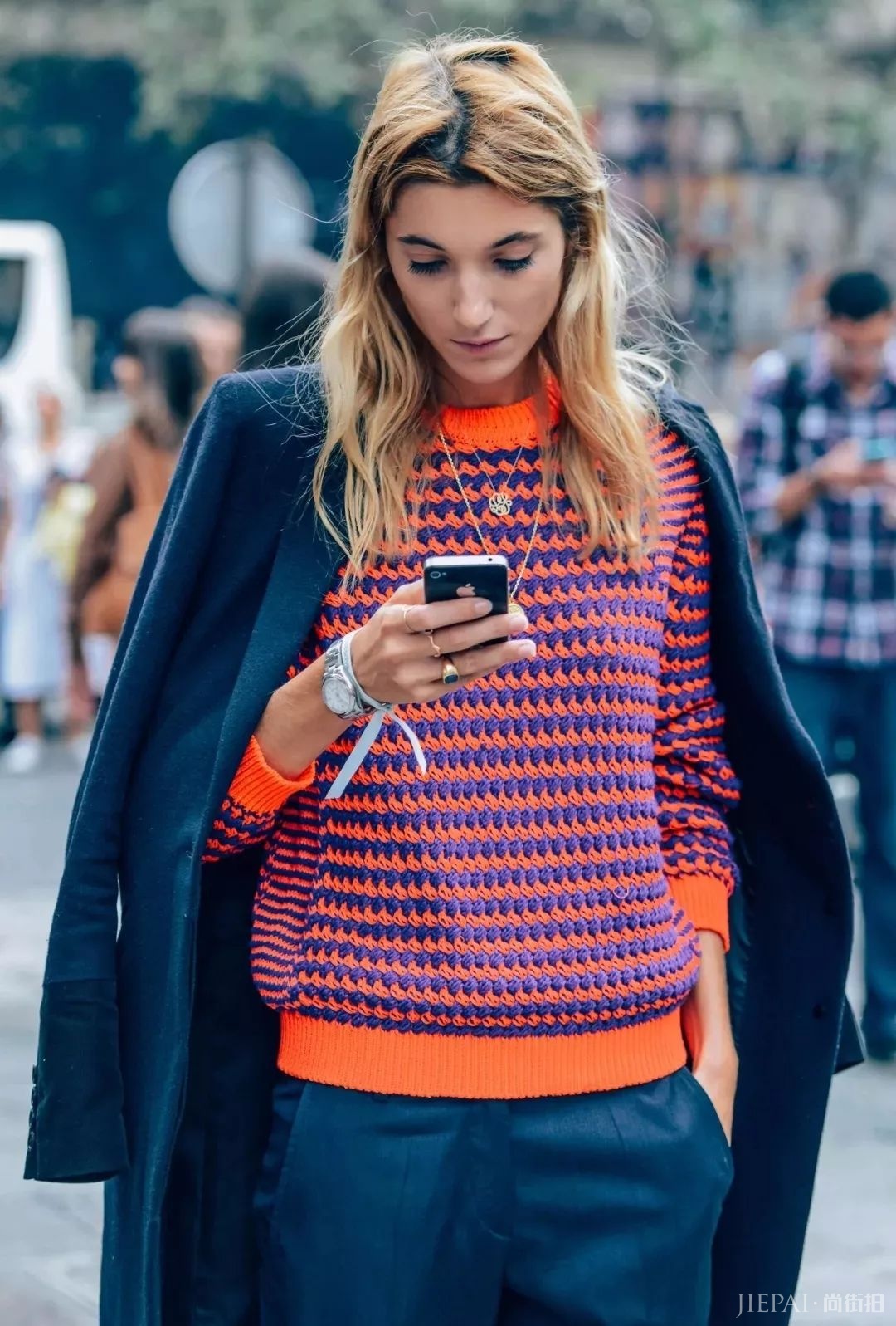 暖气还没到的日子里，就用这些时髦又复古的毛衣来护体吧！