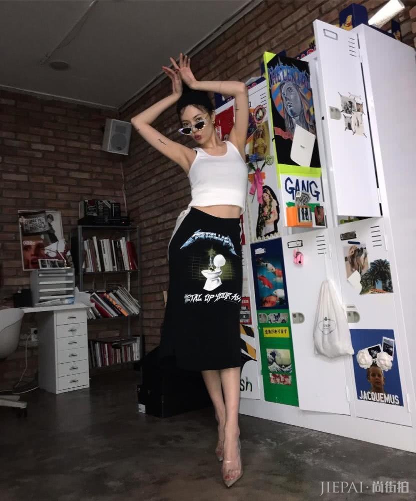 金泫雅花花绿绿的穿搭也能美成小仙女，一般人学不来