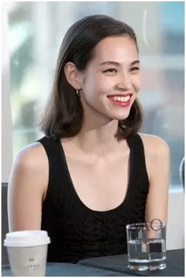 平胸姑娘怎样穿衣服能显得气质出众？