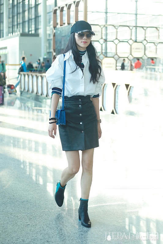 韩雪真抗冻!0度穿羽绒夹克保暖,却穿一条九分裤露脚踝