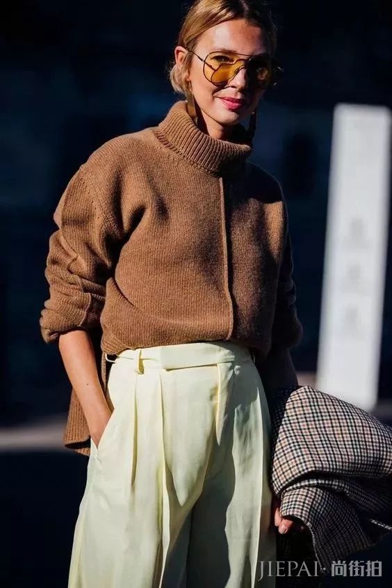 大毛衣穿时髦，阔腿裤少不了！