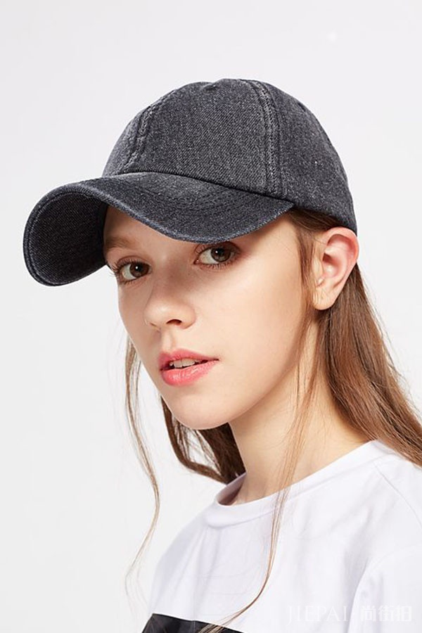 帽子戴得好不好看发型说了算！ 这26款一看就会的“戴帽发型”让你时髦又有范