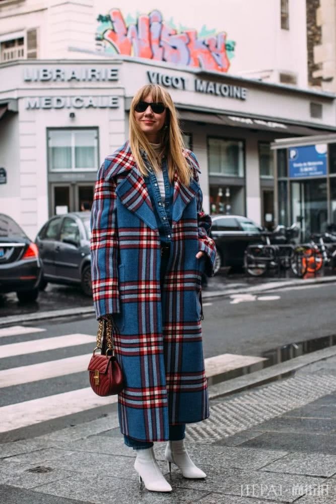 大衣+短靴=入冬最时髦方式！一起来看看本期欧美潮人街拍吧