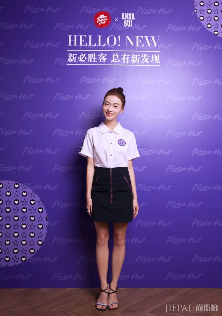 张钧甯吴谨言撞衫,同穿高领毛衣!