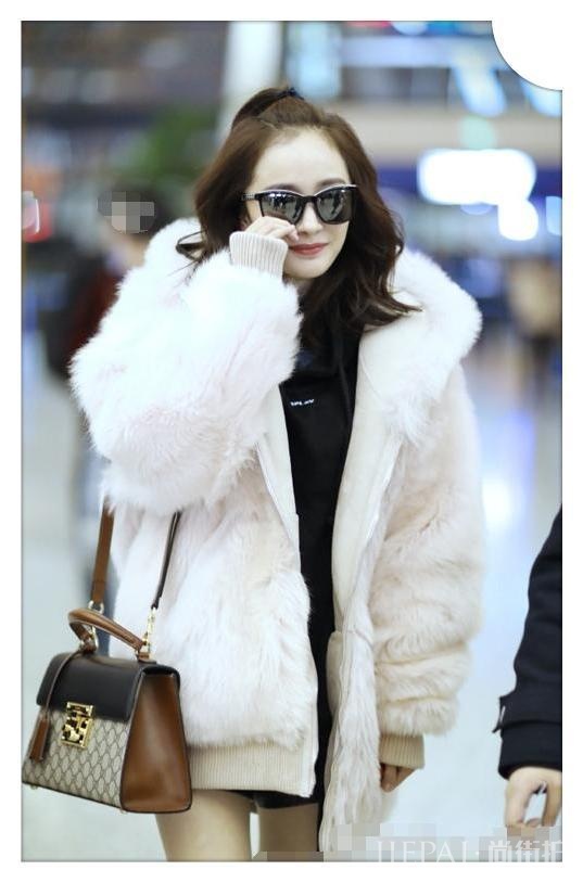 鞠婧祎一件毛绒外套连胜杨幂、热巴，四千年美女真不是噱头