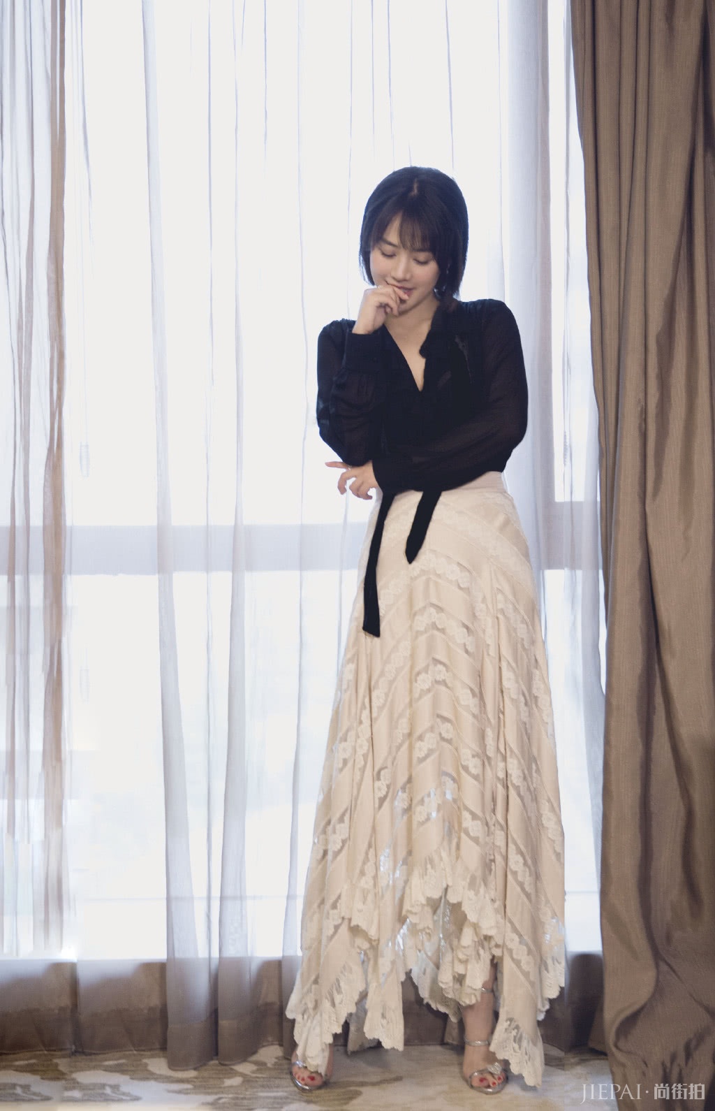 马思纯剪短发大变样,一款短发看上去像18岁小女孩