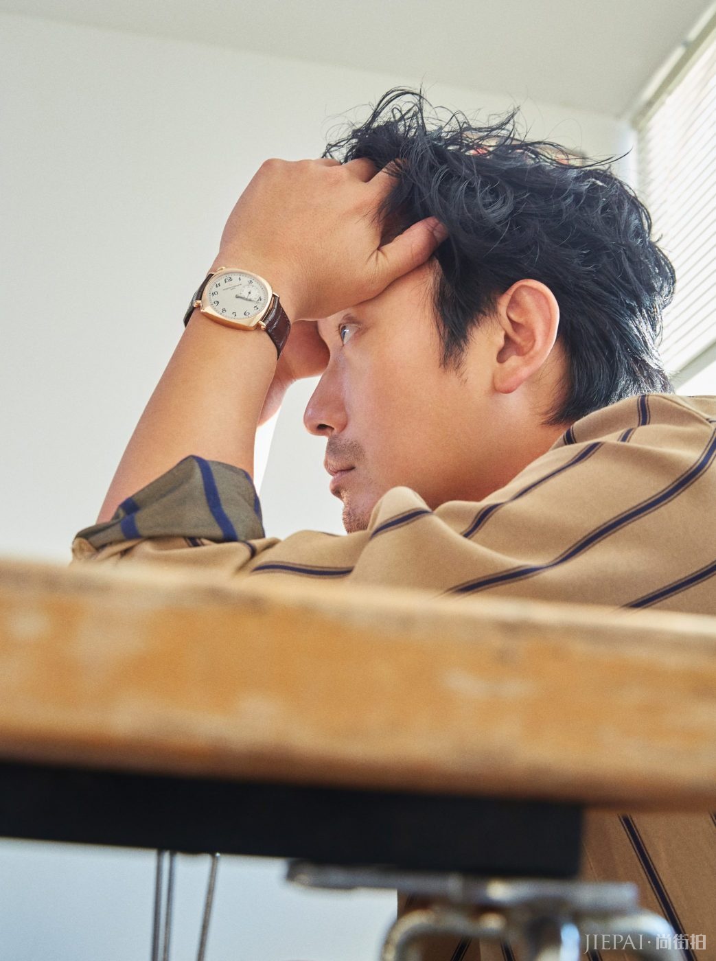 毛衣的冬季穿搭，变身暖男无压力