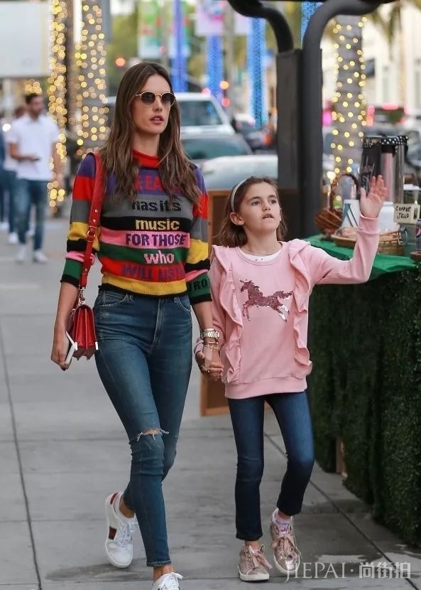 暖气还没到的日子里，就用这些时髦又复古的毛衣来护体吧！