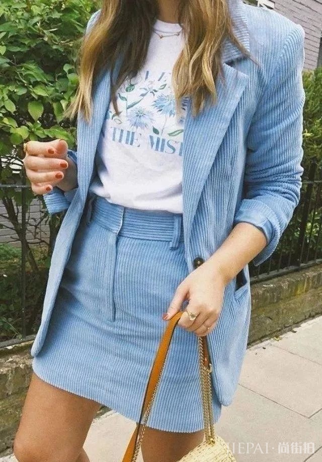 今年秋冬又流行什么妖艳元素？